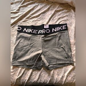 NIKE WOMENS PRO 3” Shorts